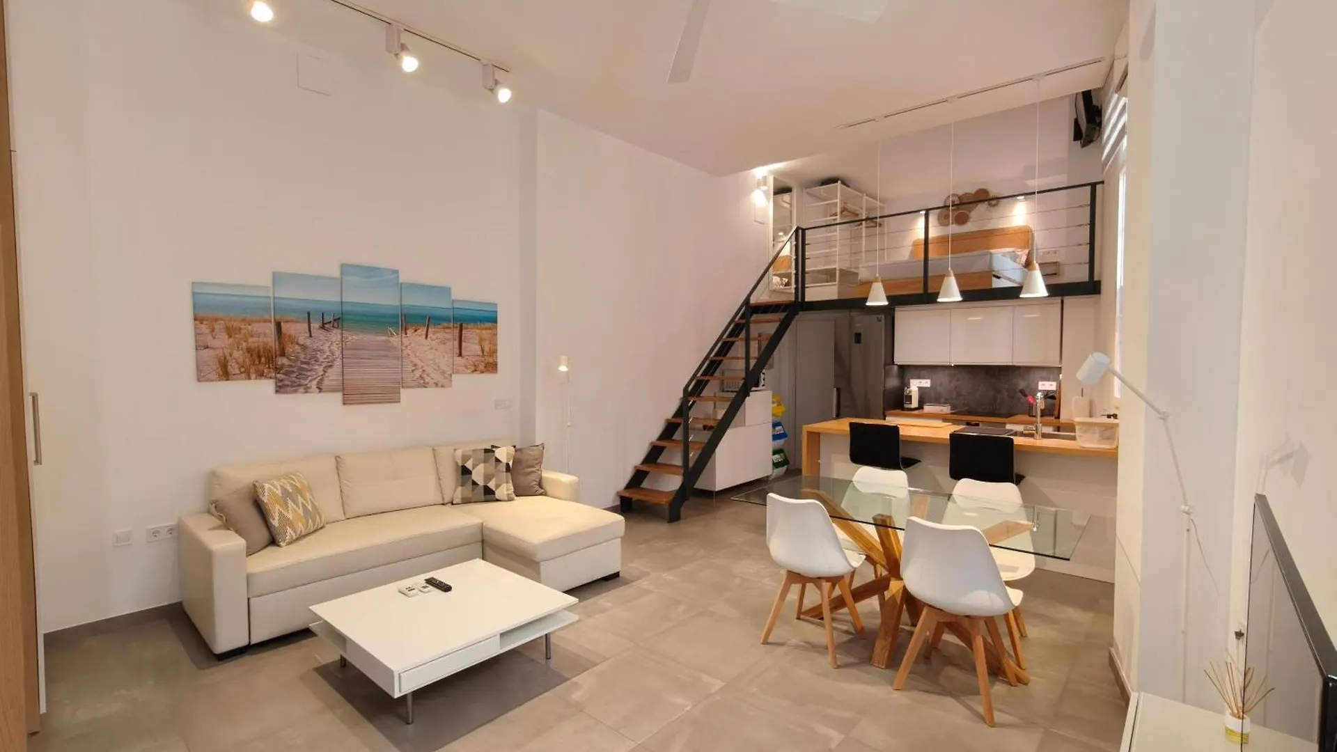 Επικοινωνία με το Beach Loft Arenas